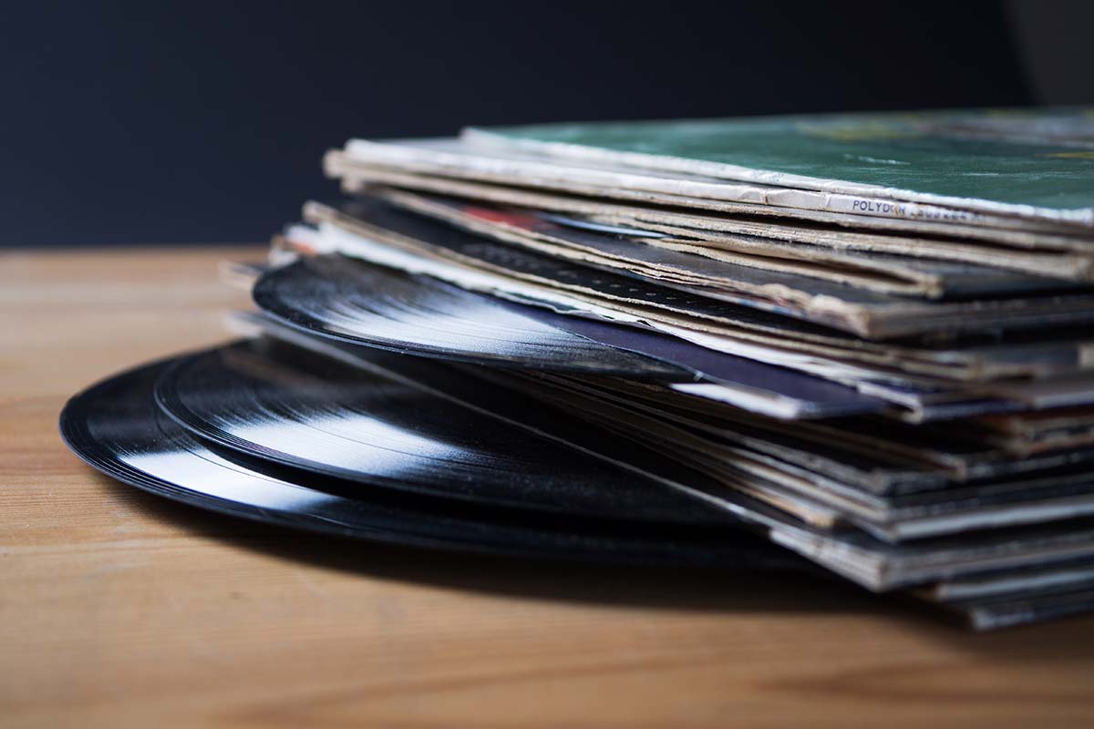 Aquitania Vinyls - We Buy Records Rock, Punk, Pop, Classical